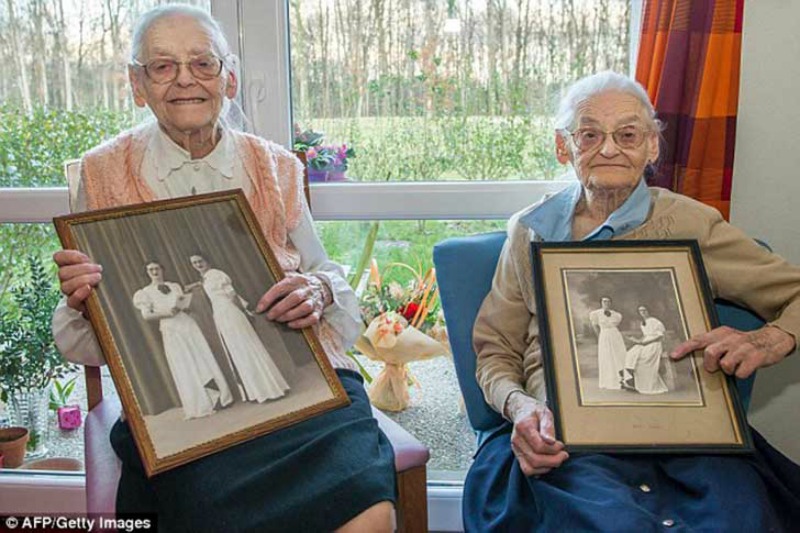 Las gemelas mas ancianas foto 1