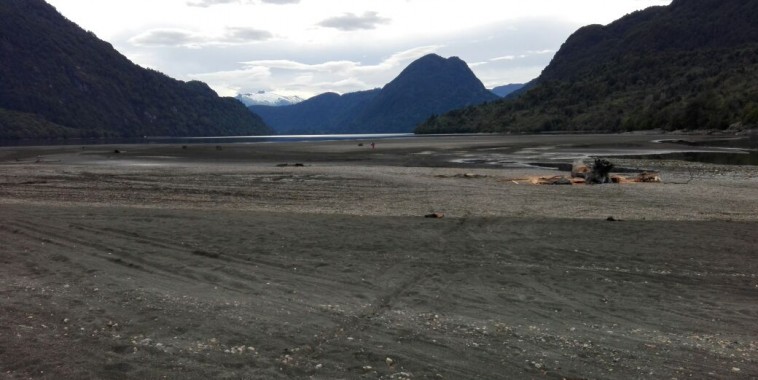 un gigantesco lago desaparece repentinamente 2