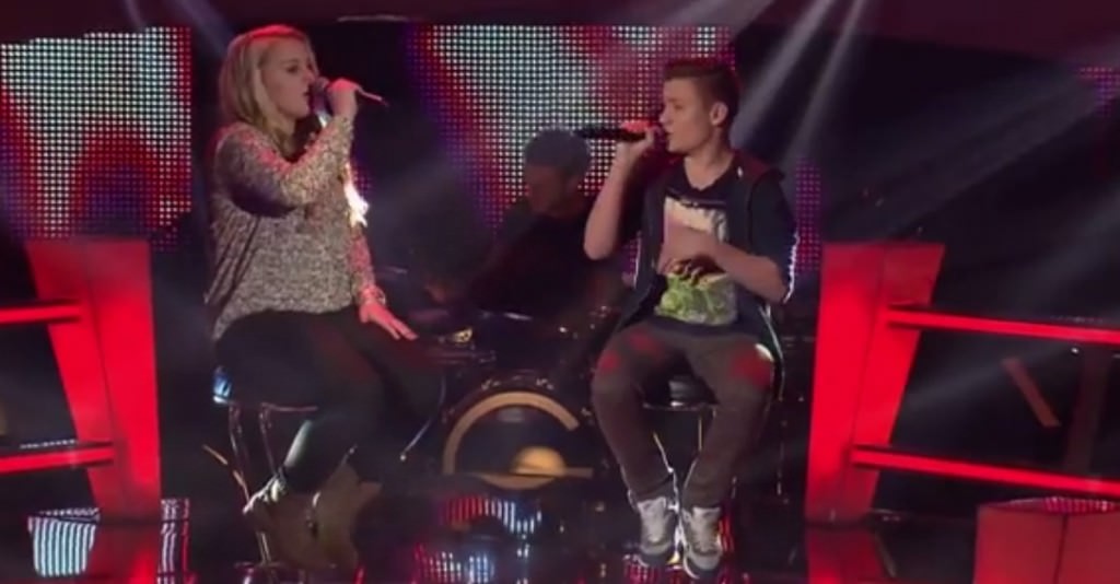 девочка которая удивила своим голосом всех. шоу девочка круто спела в красной маске. спели посмотри. девушка поразила своим голосом. спели посмотри.