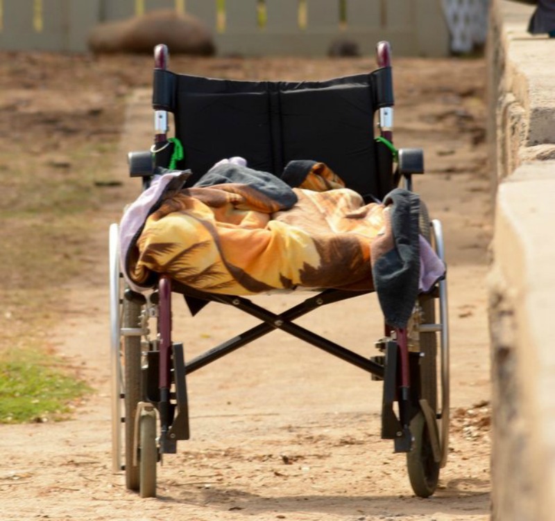 Hombre en silla de ruedas 4