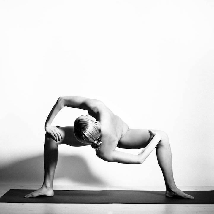 Nude Yoga Girl Foto13