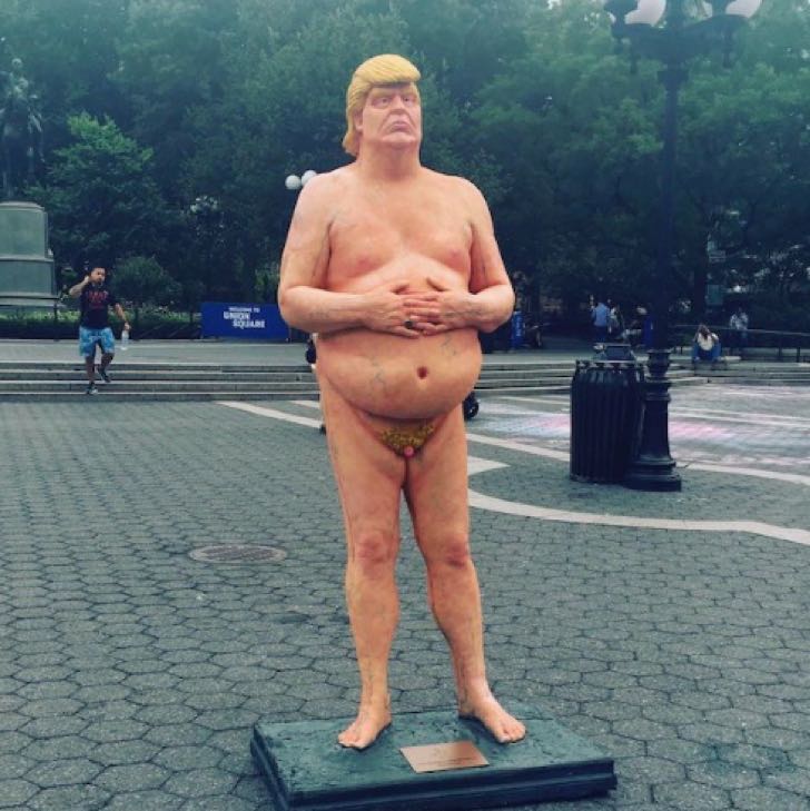 estatua donald trump 1