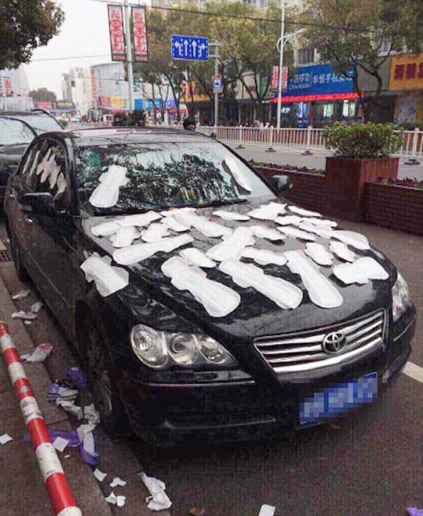 Jealous Girlfriend Covers Boyfriends Car In Sanitary Towels